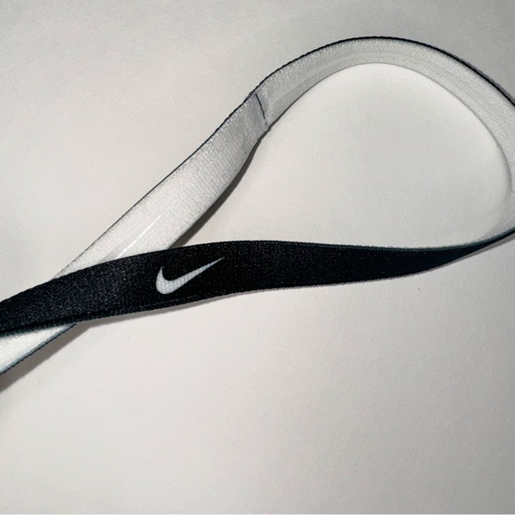 (2) PC BUNDLE NIKE THIN HEADBAND WORKOUT & SOUL SURFER BRACELET - Picture 5 of 5